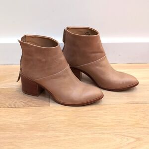 Nisolo Dari Boot in Almond, Size 8